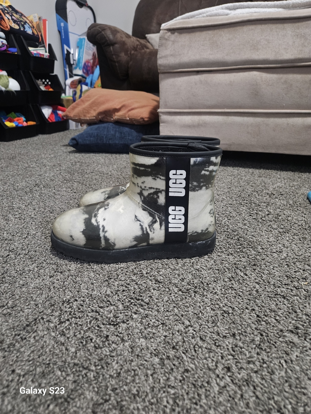 UGG Classic Clear Mini Marble Rain Boots Women’s Size 8 Black White Waterproof